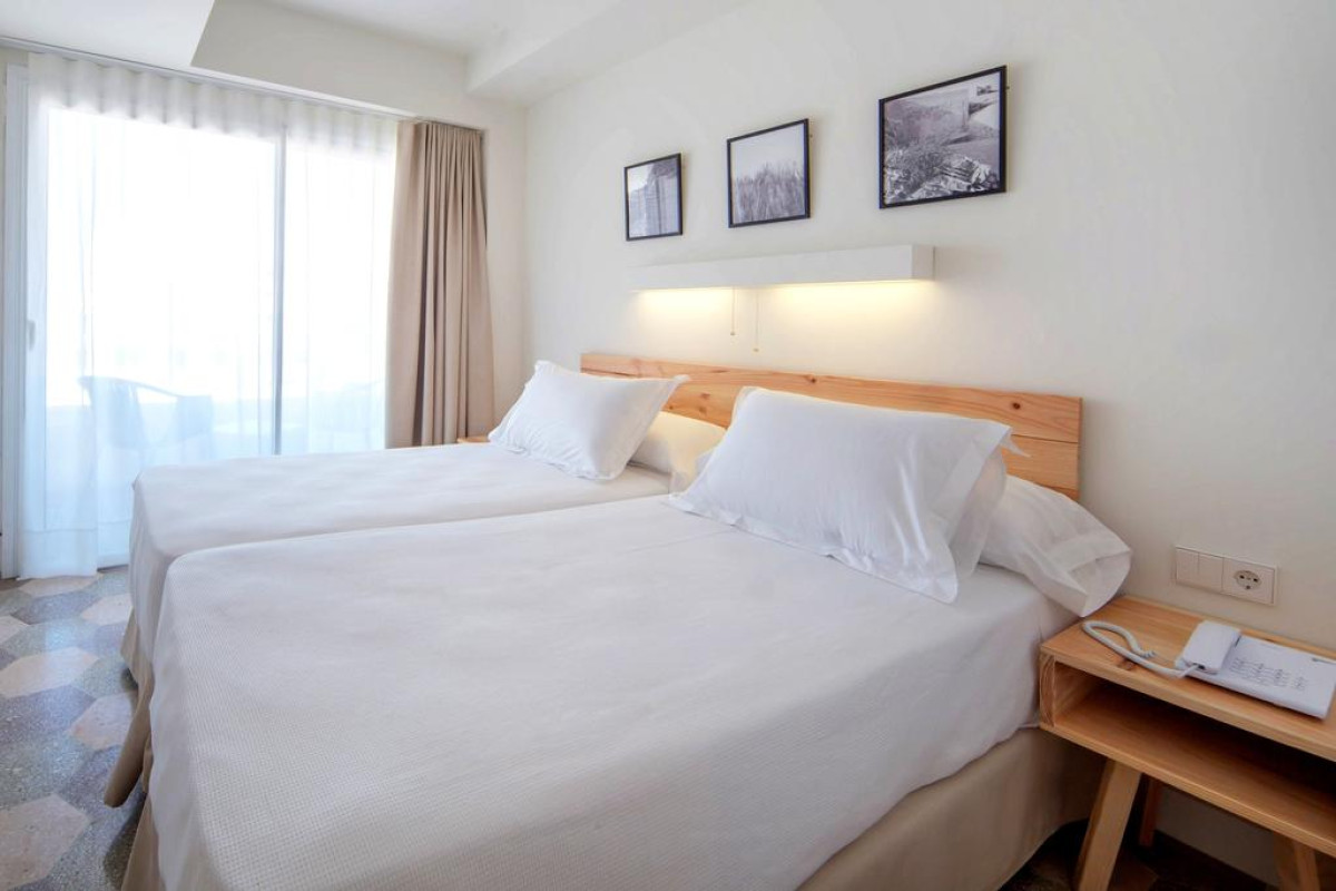 HM ALMA BEACH -ADULT ONLY-
