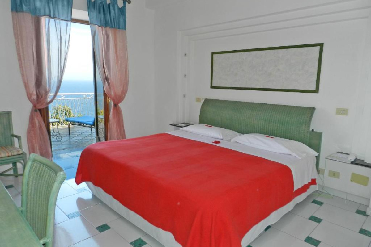 Holiday Hotel
