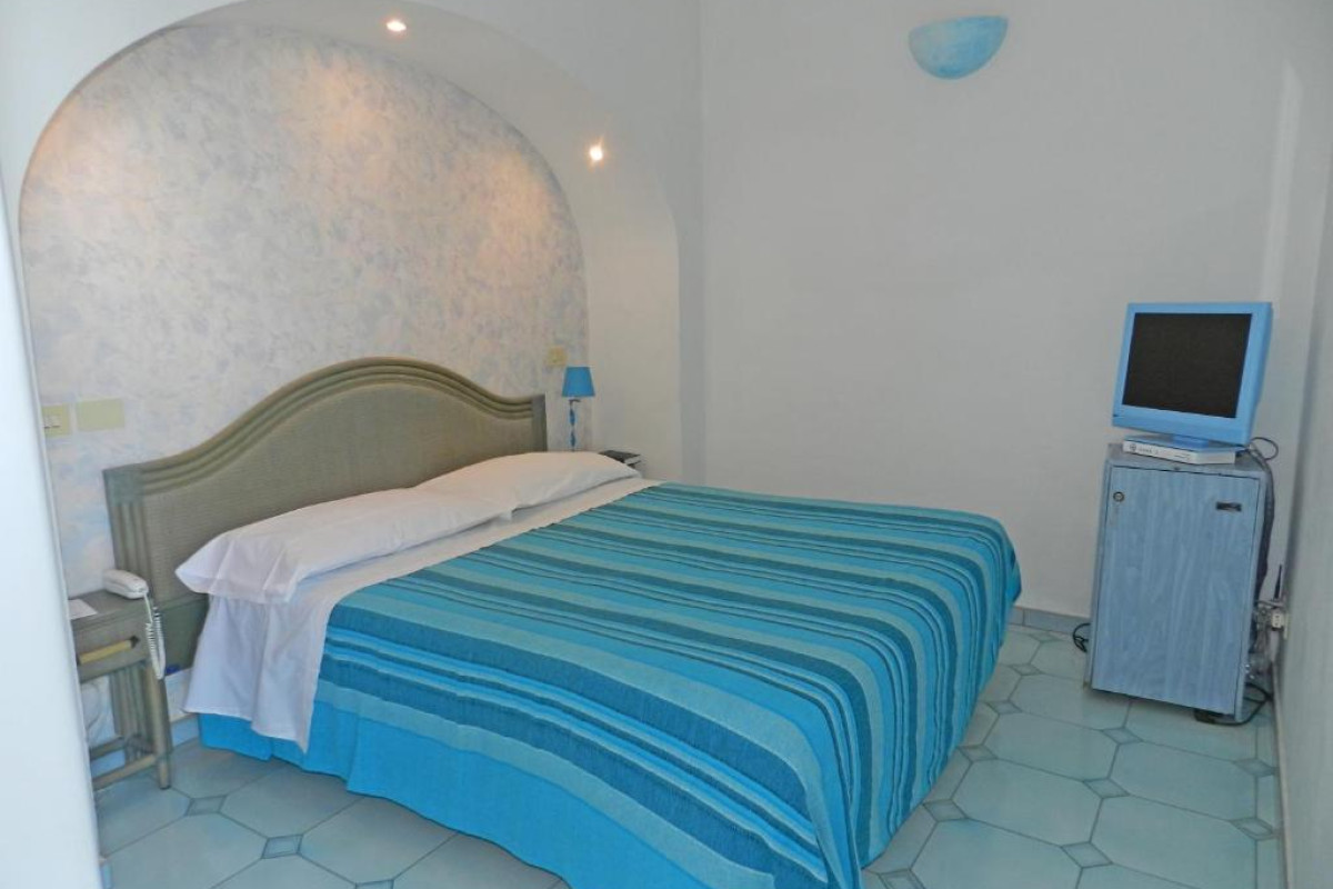 Holiday Hotel