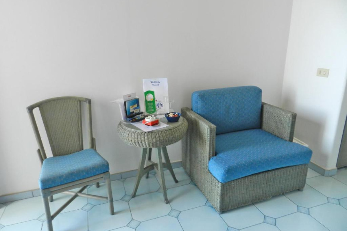 Holiday Hotel