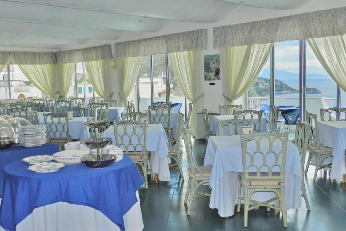 Holiday Hotel