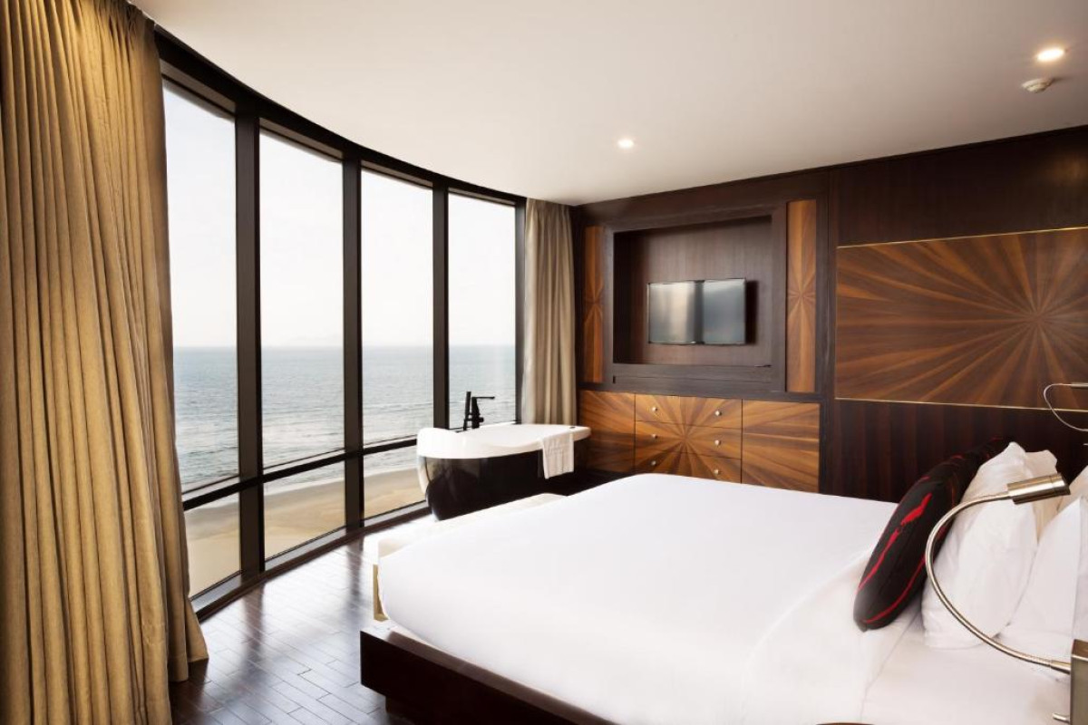 Holiday Beach Hotel Danang