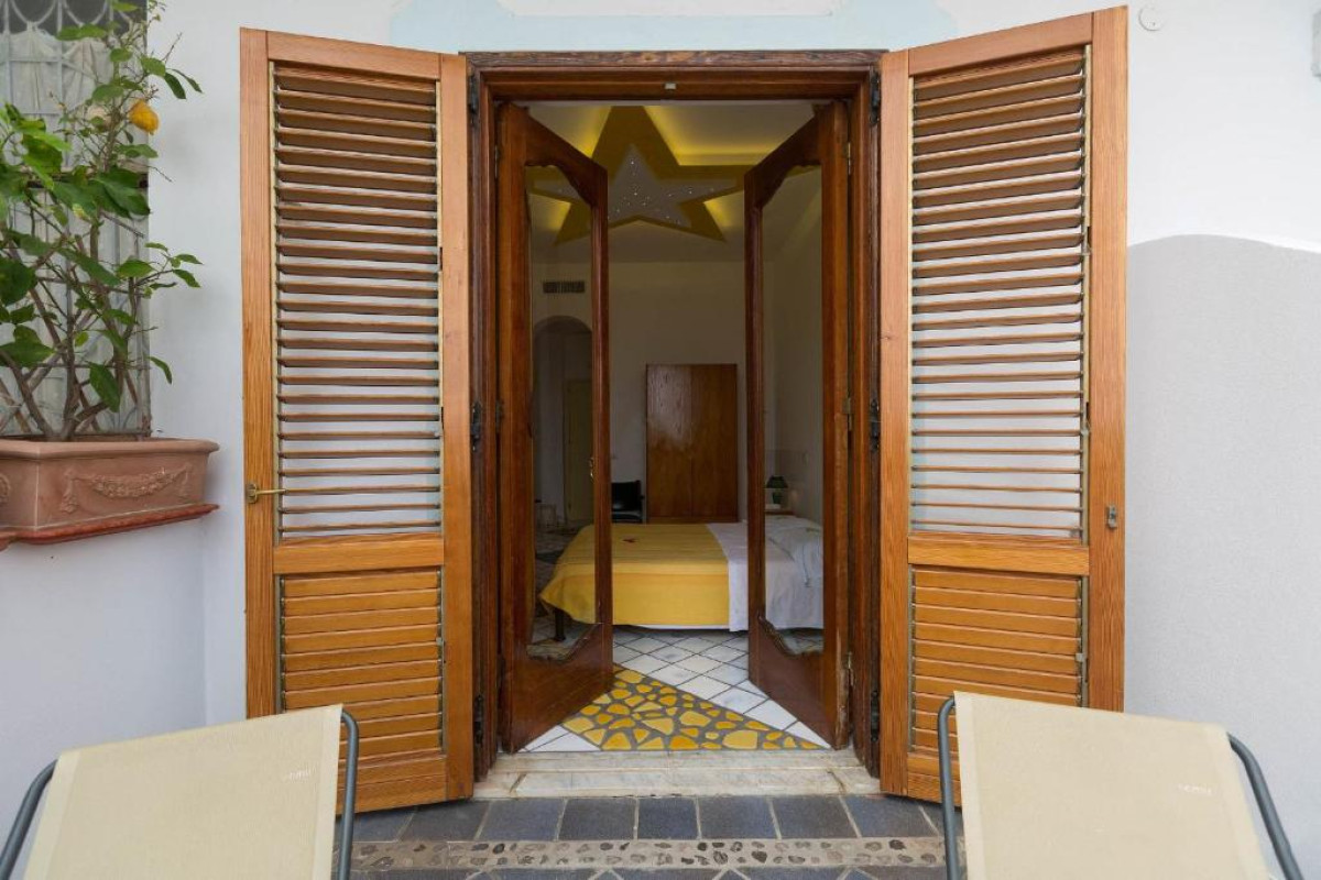 Holiday Hotel