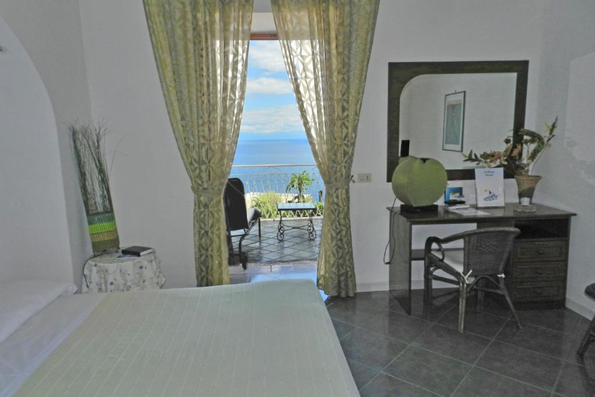 Holiday Hotel