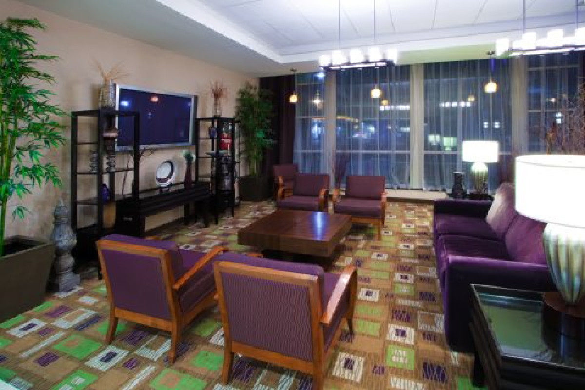 HOLIDAY INN EXPRESS BALTIMORE AT THE STADIUMS