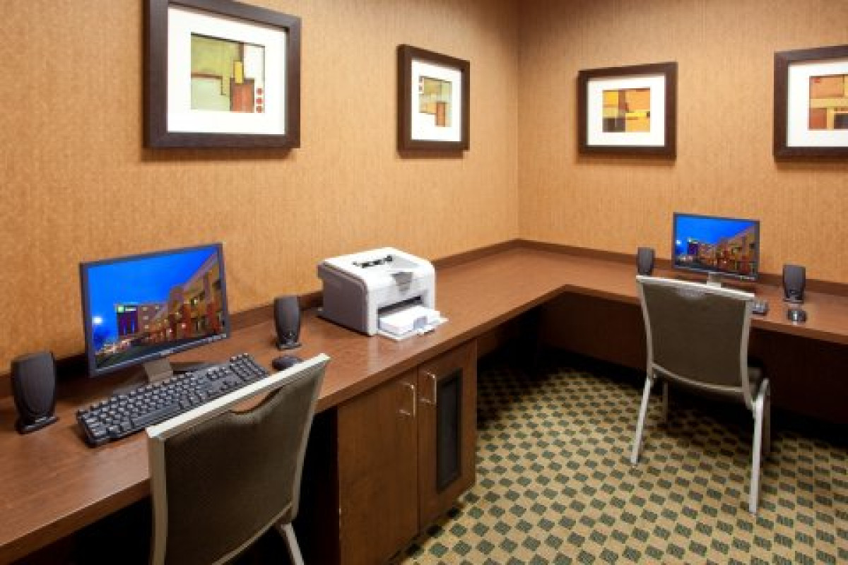 HOLIDAY INN EXPRESS BALTIMORE AT THE STADIUMS