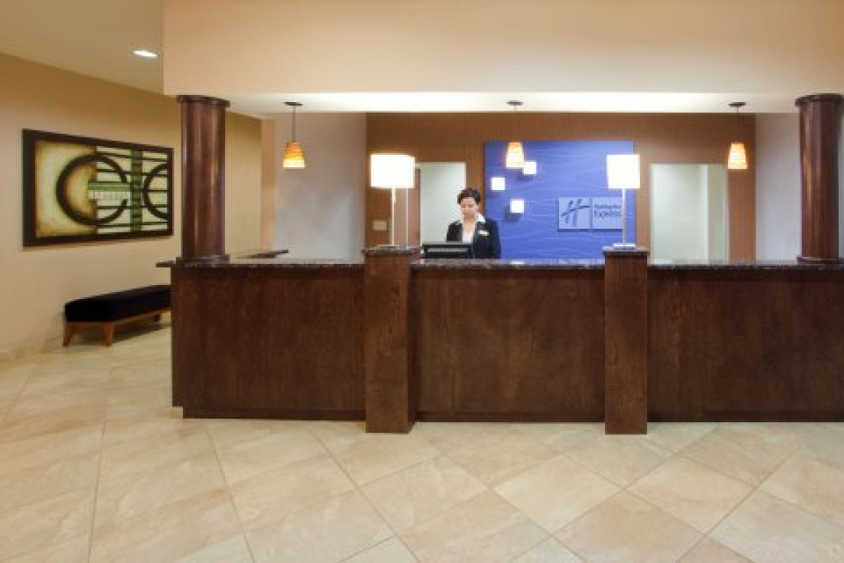 HOLIDAY INN EXPRESS BALTIMORE AT THE STADIUMS