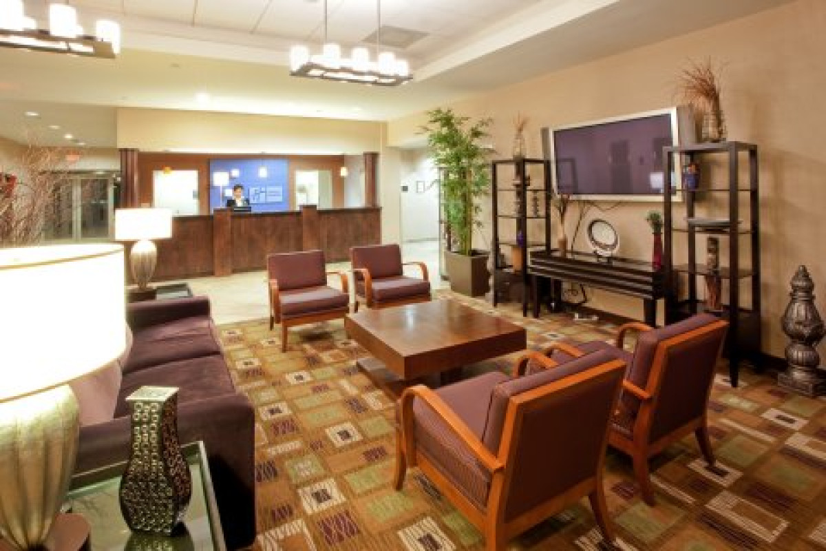 HOLIDAY INN EXPRESS BALTIMORE AT THE STADIUMS