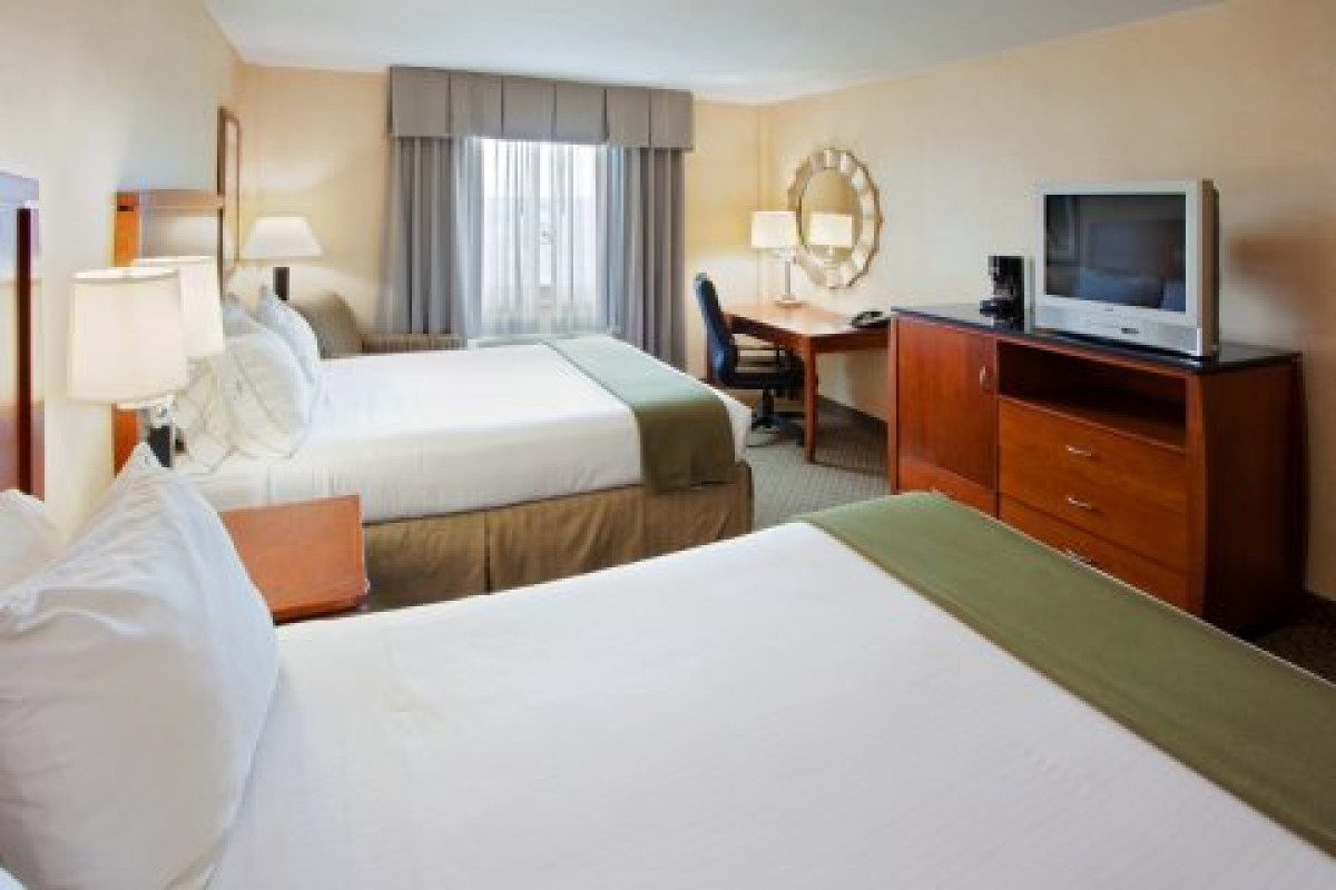 HOLIDAY INN EXPRESS BALTIMORE AT THE STADIUMS