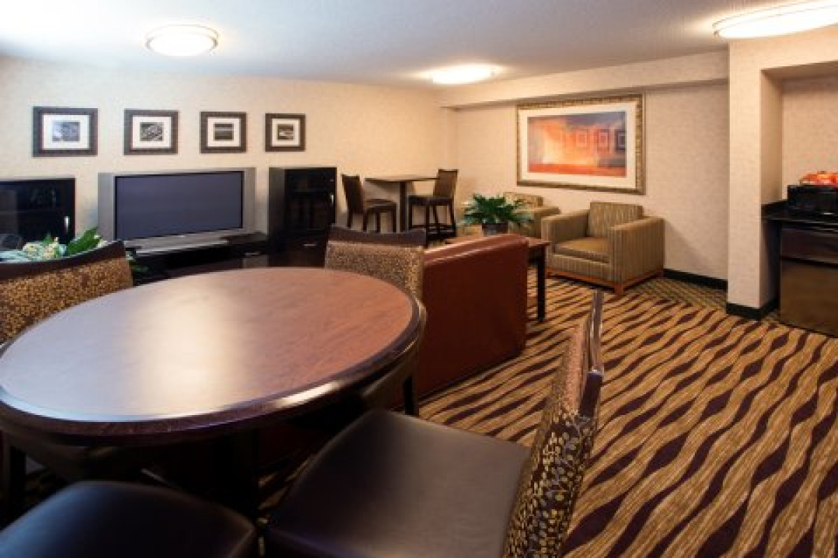 HOLIDAY INN EXPRESS BALTIMORE AT THE STADIUMS