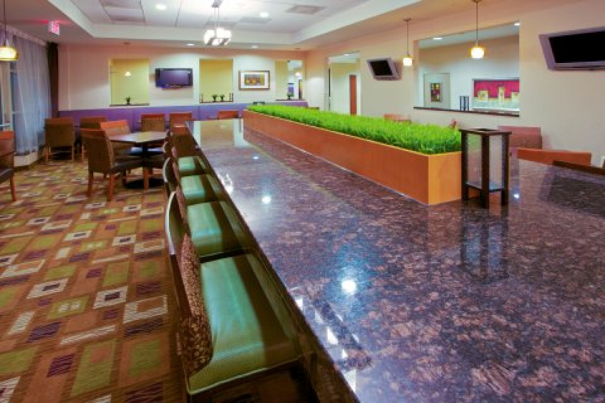 HOLIDAY INN EXPRESS BALTIMORE AT THE STADIUMS