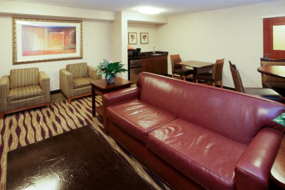 HOLIDAY INN EXPRESS BALTIMORE AT THE STADIUMS
