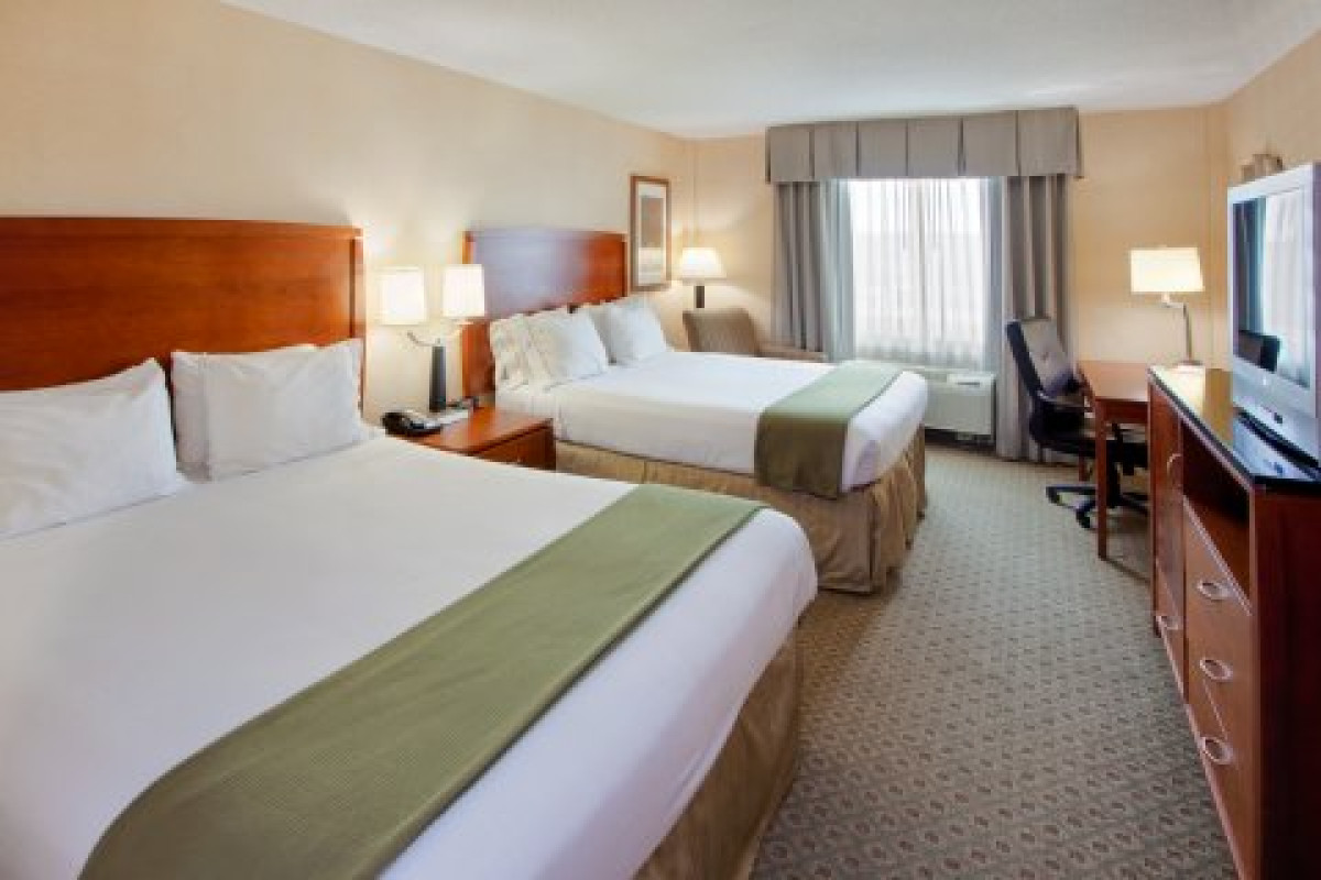 HOLIDAY INN EXPRESS BALTIMORE AT THE STADIUMS