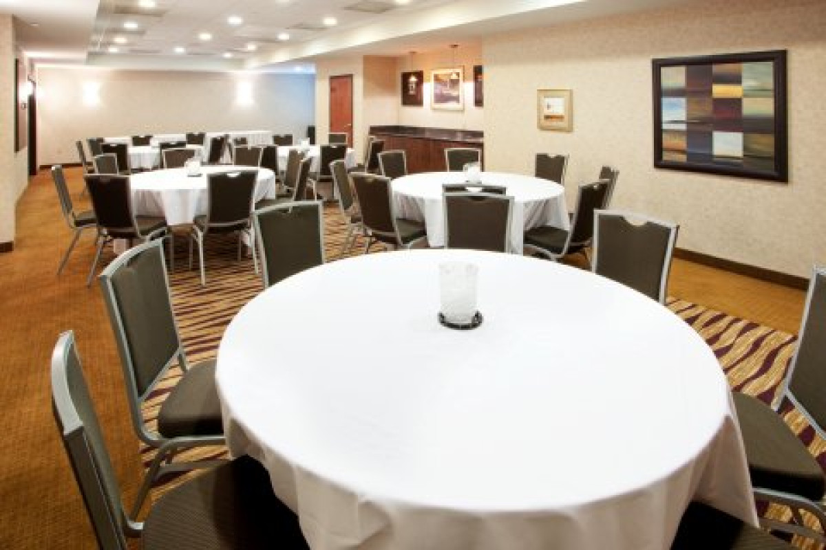 HOLIDAY INN EXPRESS BALTIMORE AT THE STADIUMS