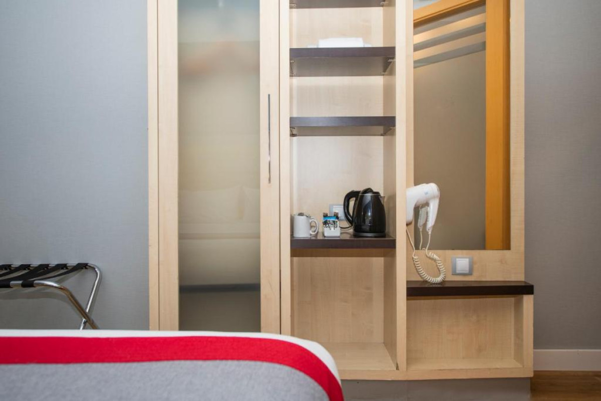 HOLIDAY INN EXPRESS BARCELONA CITY 22