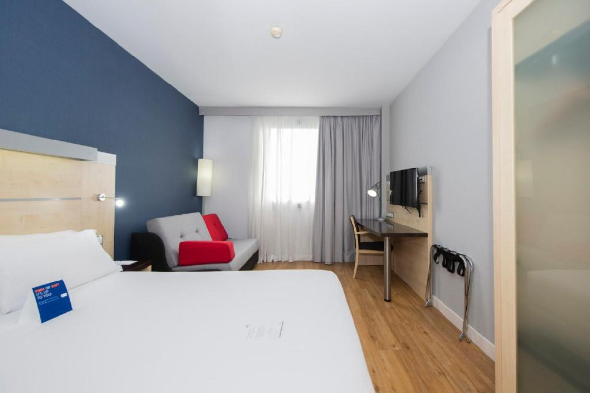 HOLIDAY INN EXPRESS BARCELONA CITY 22