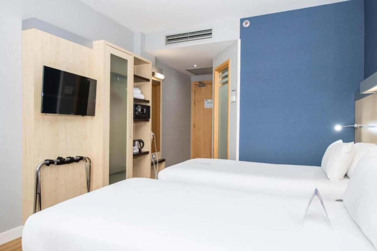 HOLIDAY INN EXPRESS BARCELONA CITY 22