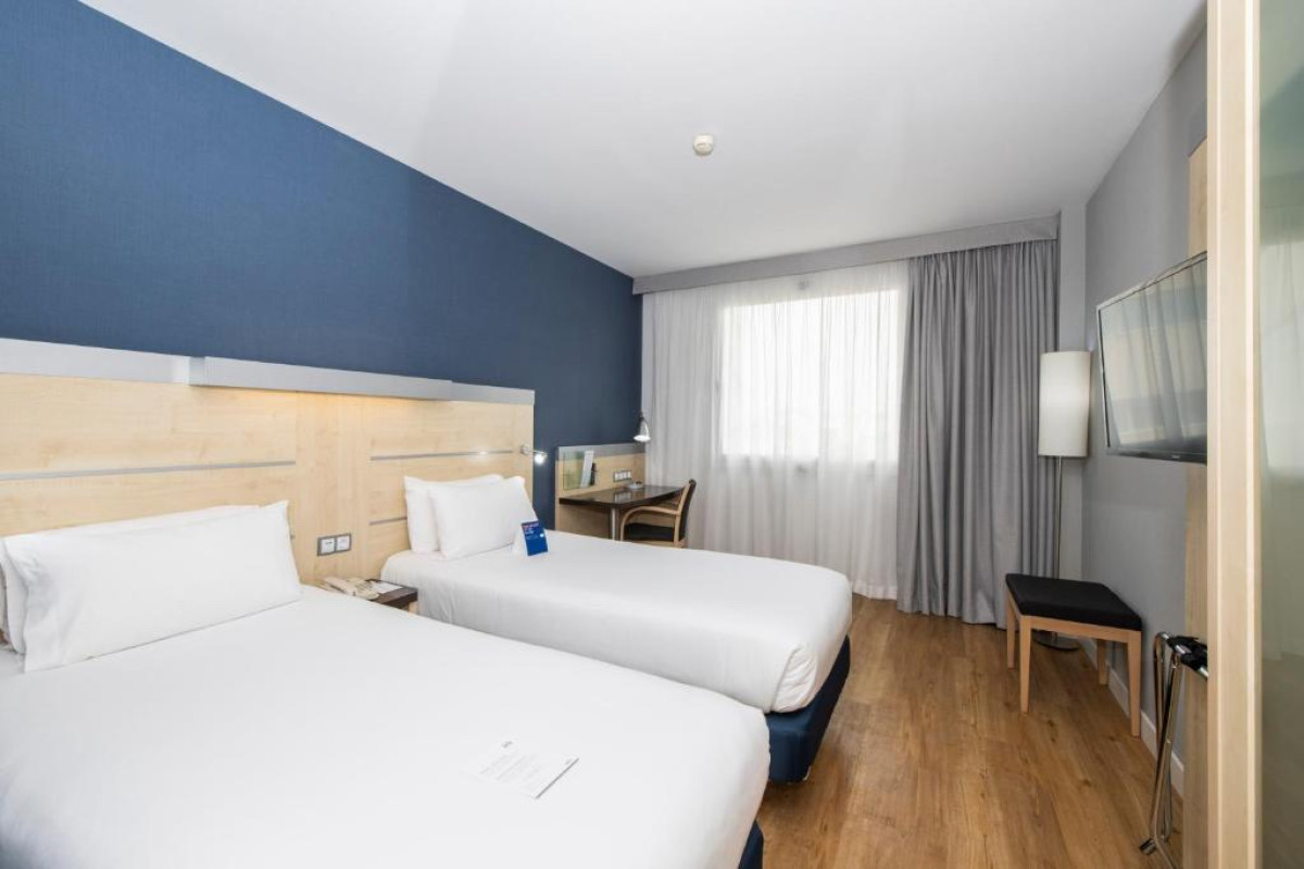HOLIDAY INN EXPRESS BARCELONA CITY 22