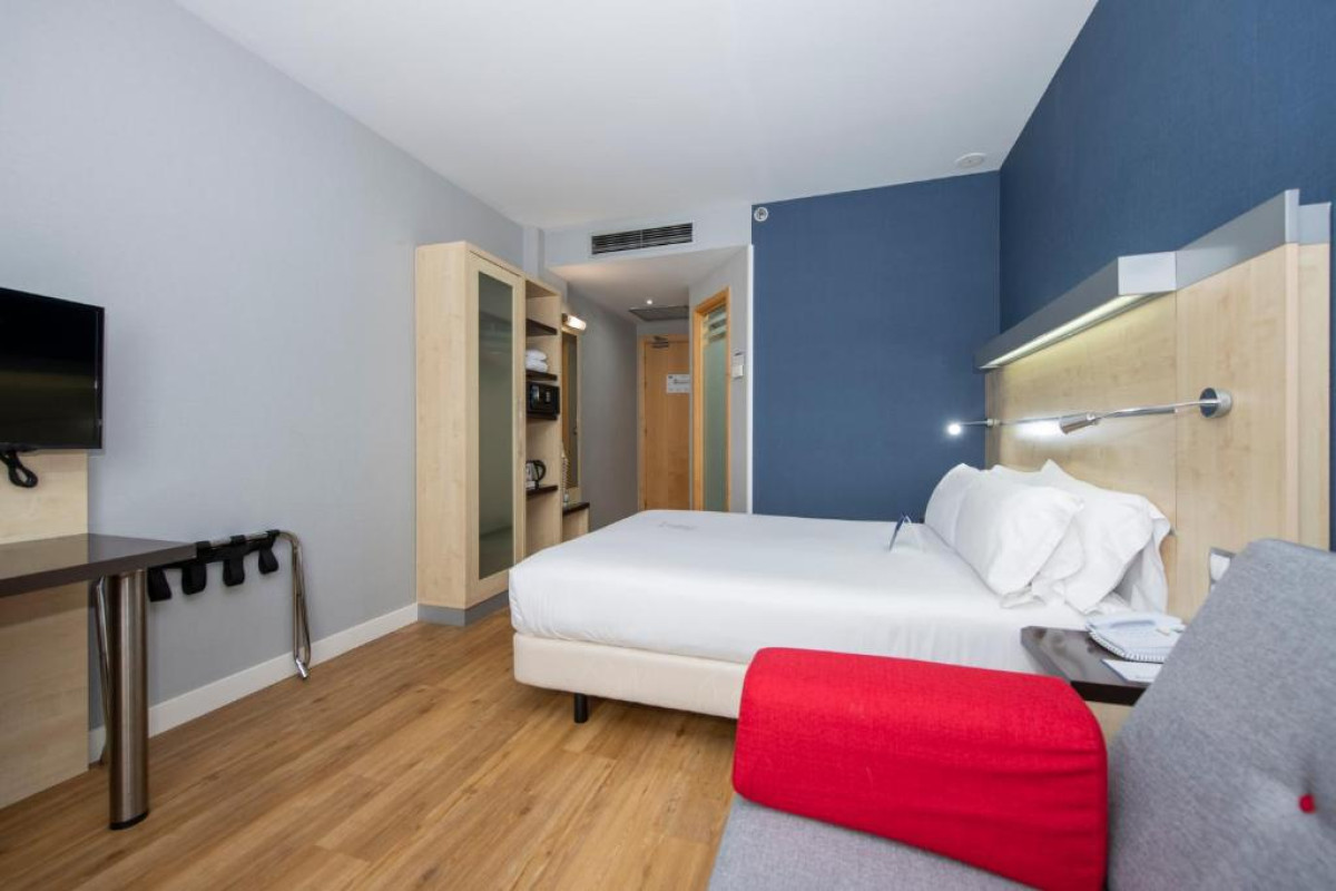 HOLIDAY INN EXPRESS BARCELONA CITY 22