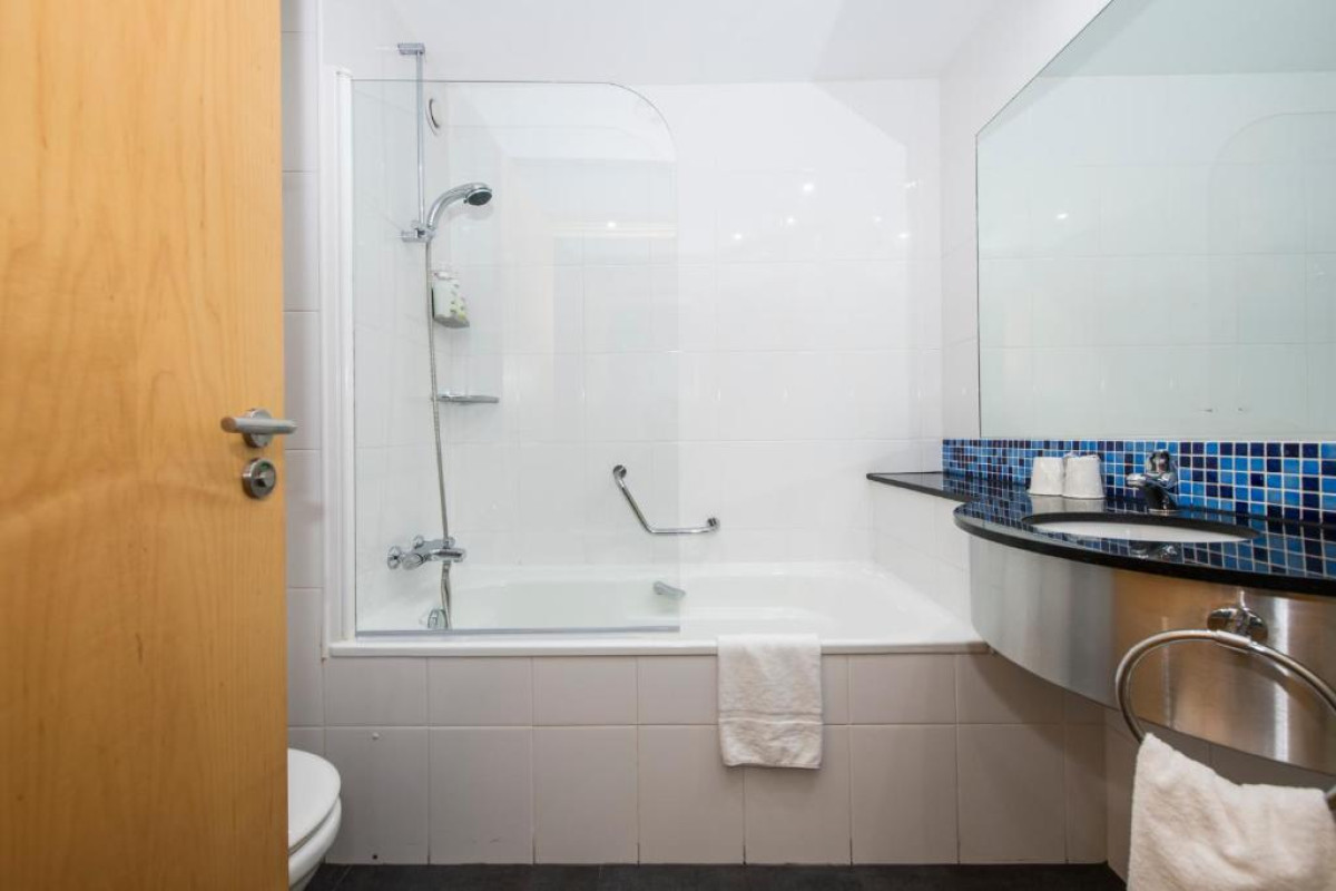HOLIDAY INN EXPRESS BARCELONA CITY 22