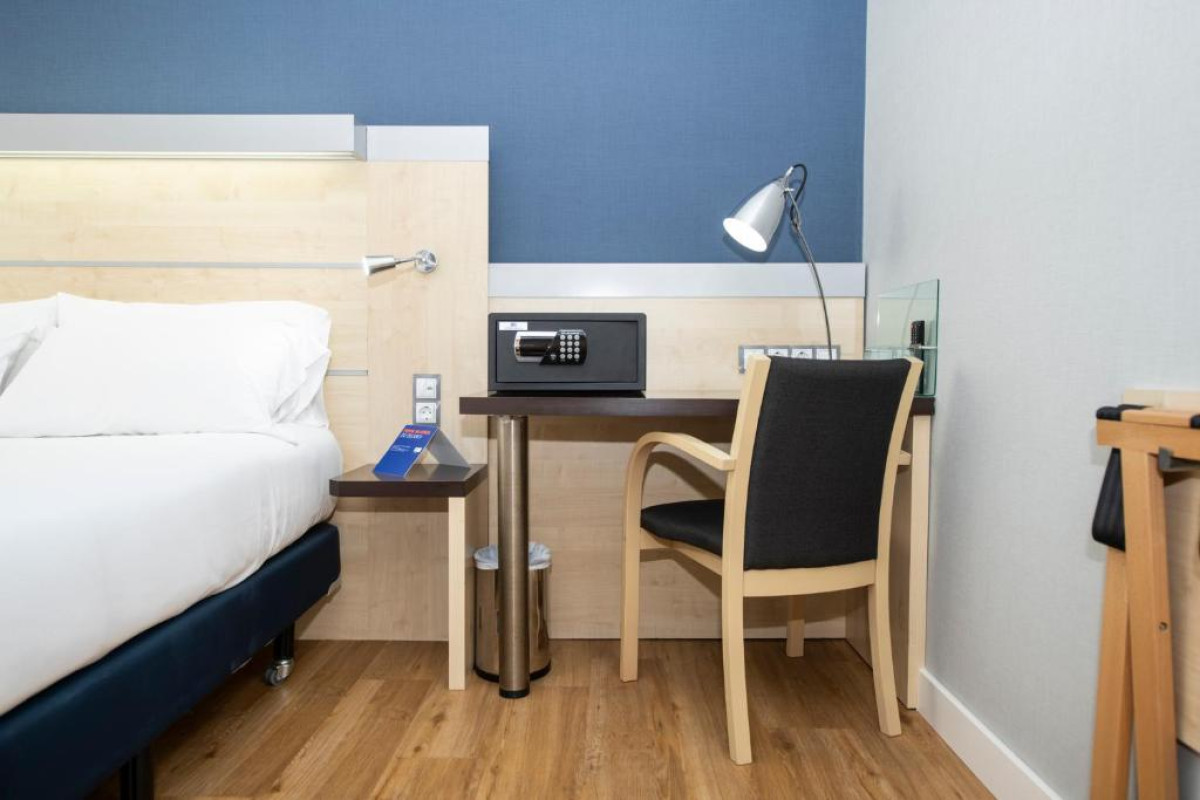 HOLIDAY INN EXPRESS BARCELONA CITY 22