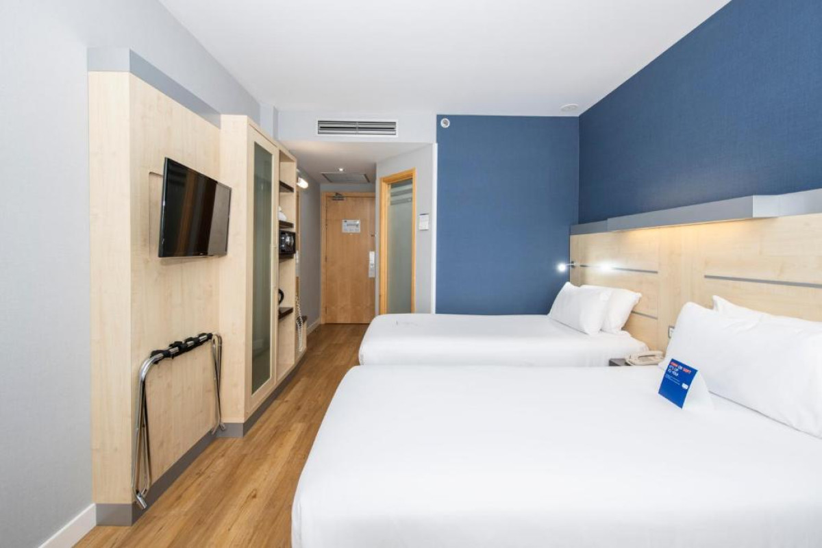HOLIDAY INN EXPRESS BARCELONA CITY 22