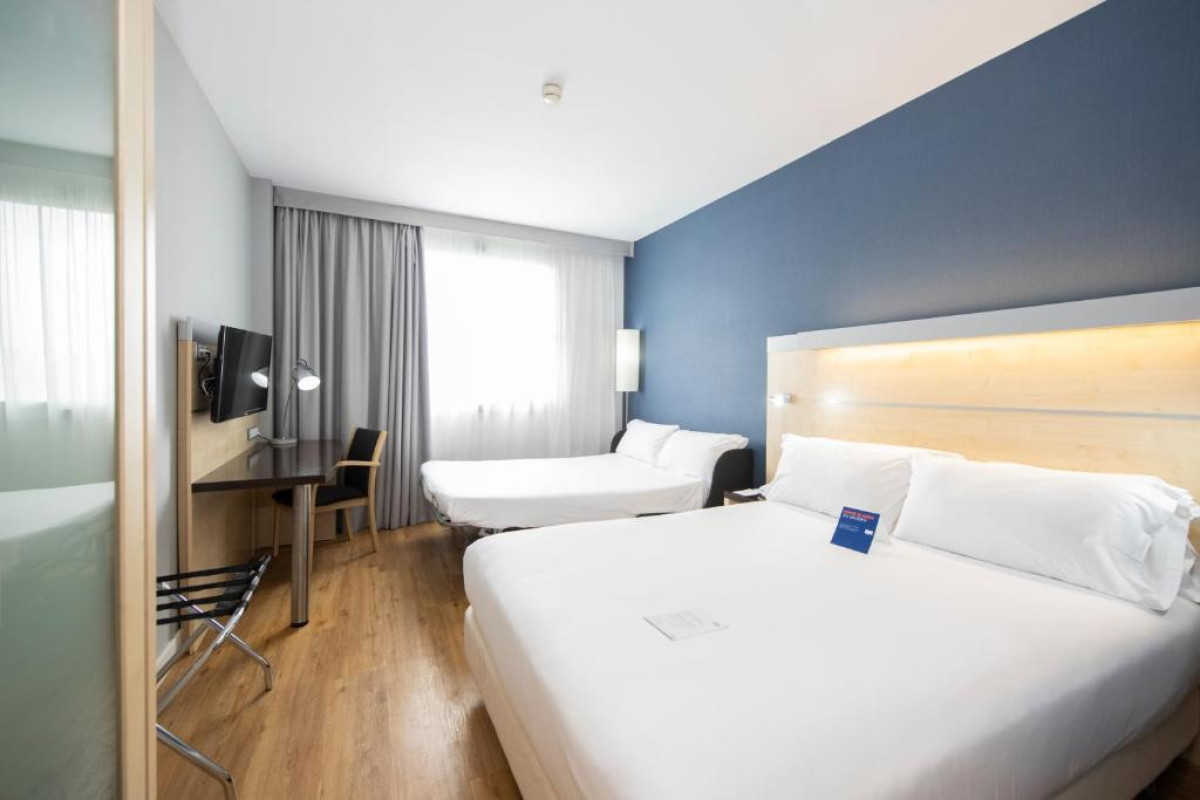 HOLIDAY INN EXPRESS BARCELONA CITY 22