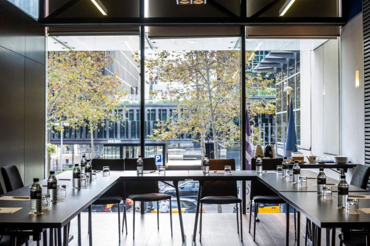 HOLIDAY INN EXPRESS BARCELONA CITY 22