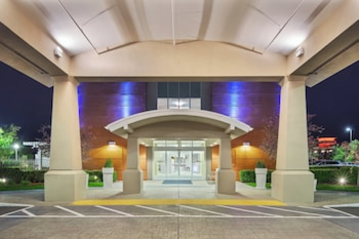 HOLIDAY INN EXPRESS HOTEL SACRAMENTO AIRPORT NATOMAS