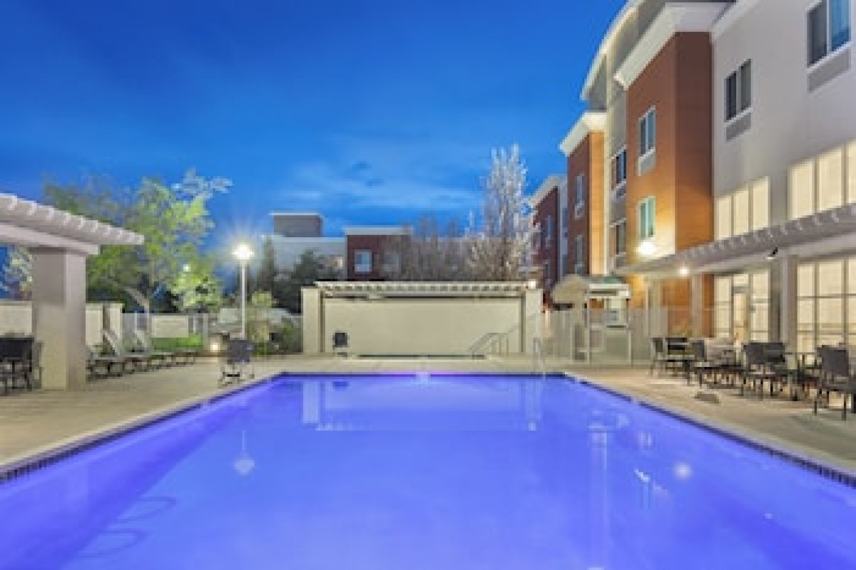 HOLIDAY INN EXPRESS HOTEL SACRAMENTO AIRPORT NATOMAS