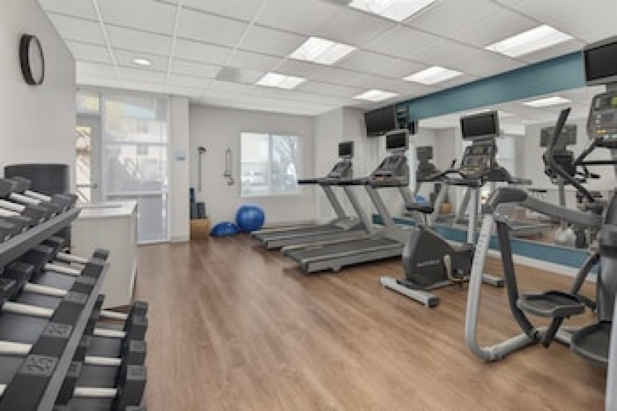 HOLIDAY INN EXPRESS HOTEL SACRAMENTO AIRPORT NATOMAS