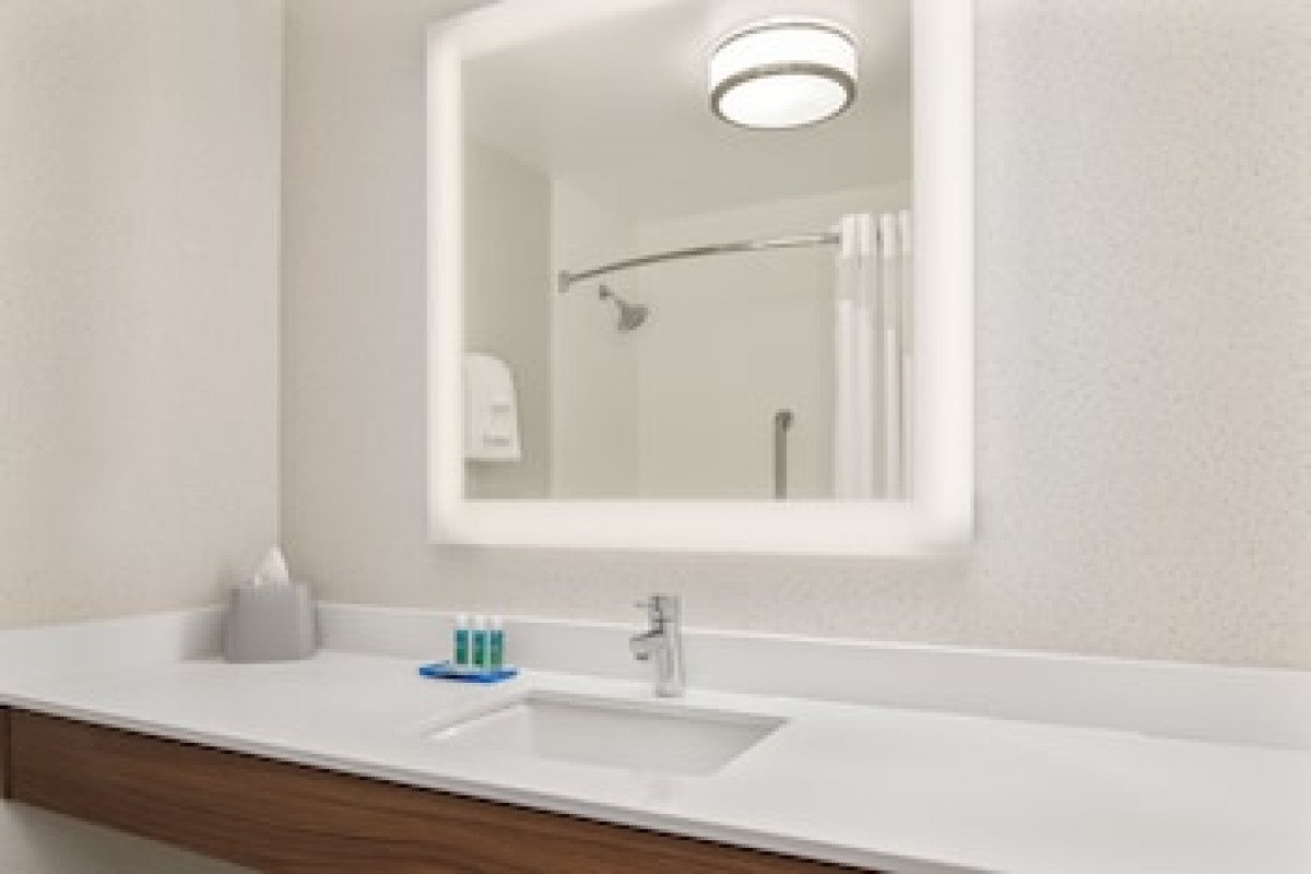 HOLIDAY INN EXPRESS HOTEL SACRAMENTO AIRPORT NATOMAS