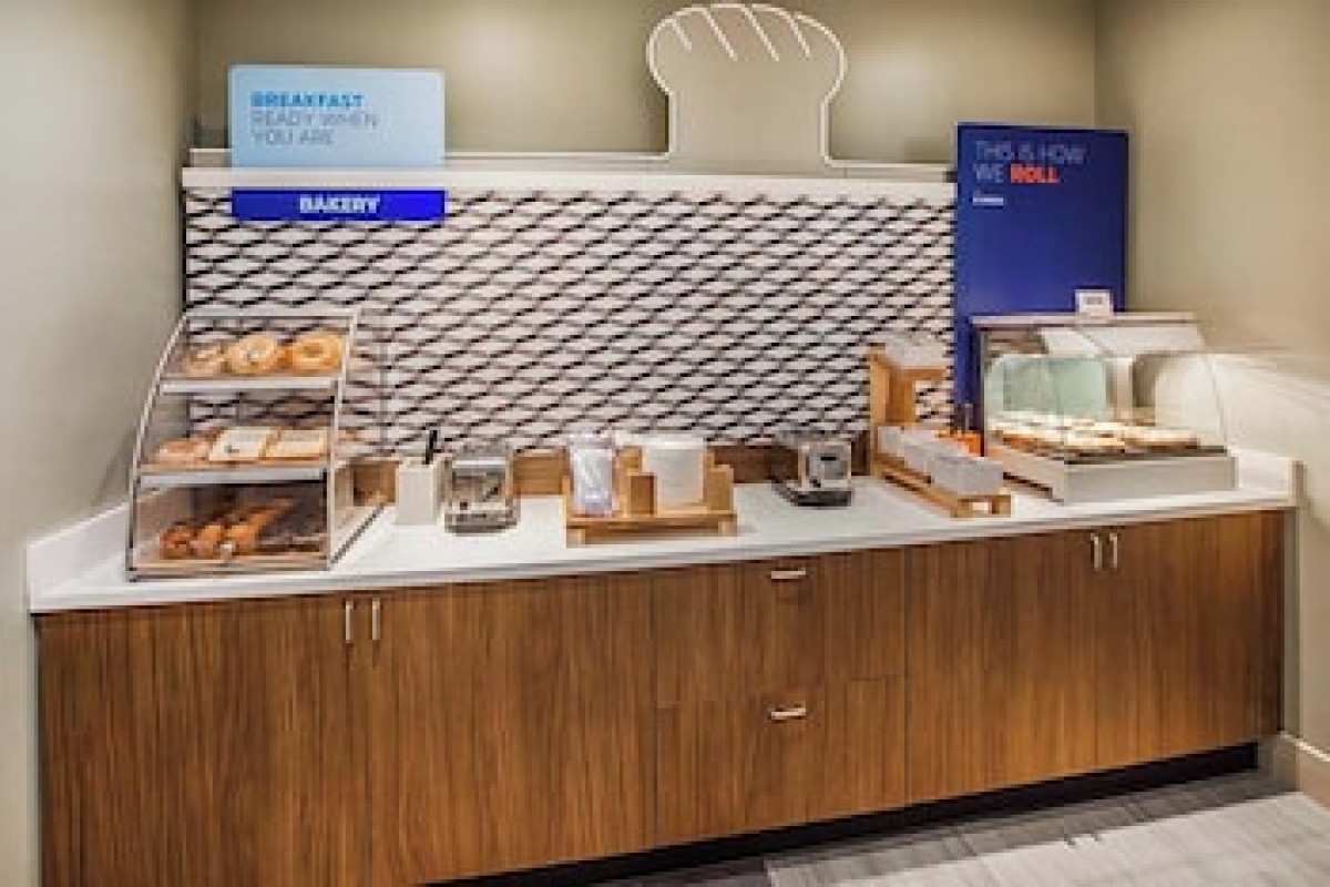 HOLIDAY INN EXPRESS HOTEL SACRAMENTO AIRPORT NATOMAS