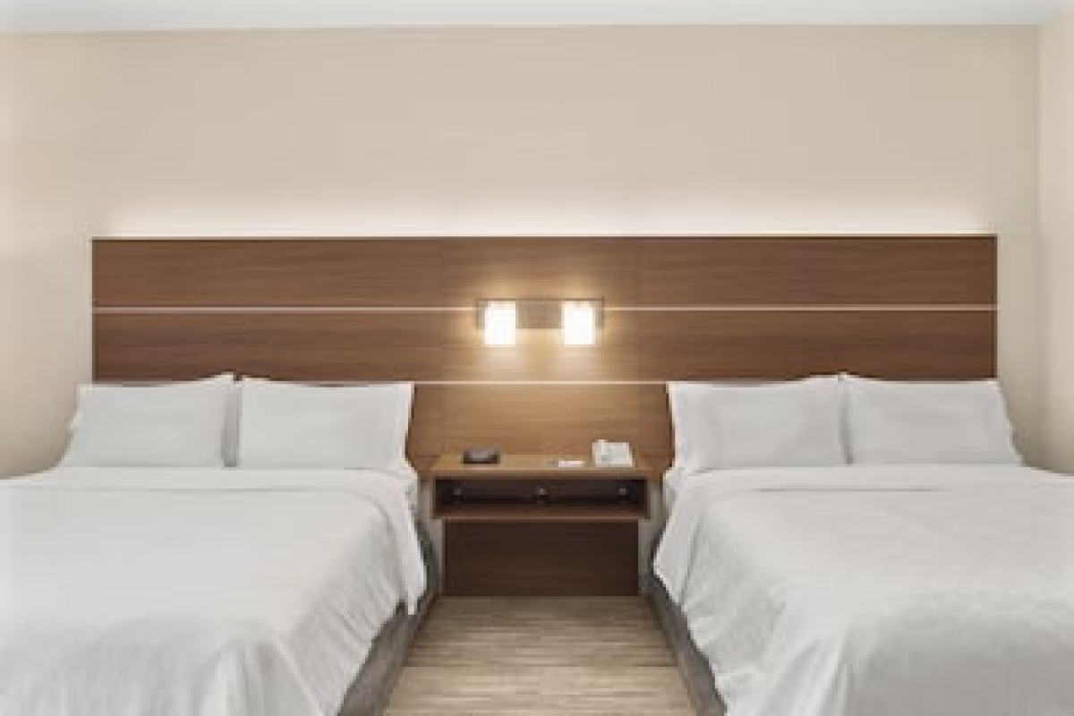 HOLIDAY INN EXPRESS HOTEL SACRAMENTO AIRPORT NATOMAS
