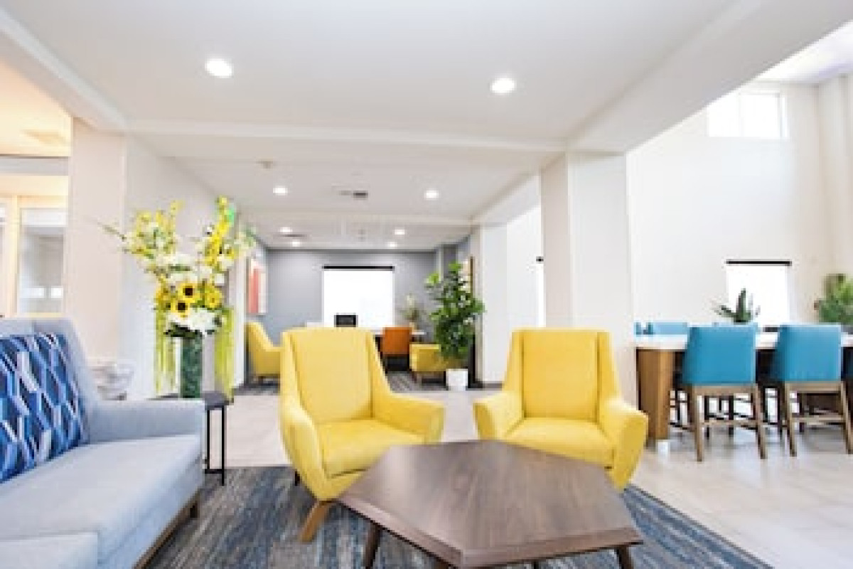 HOLIDAY INN EXPRESS HOTEL & SUITES SACRAMENTO NE CAL EXPO