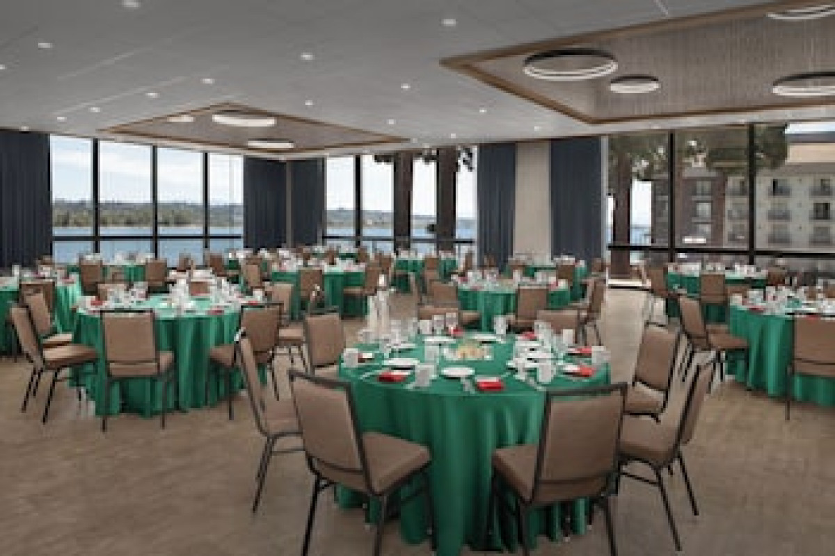 HOLIDAY INN PORTLAND COLUMBIA RIVERFRONT