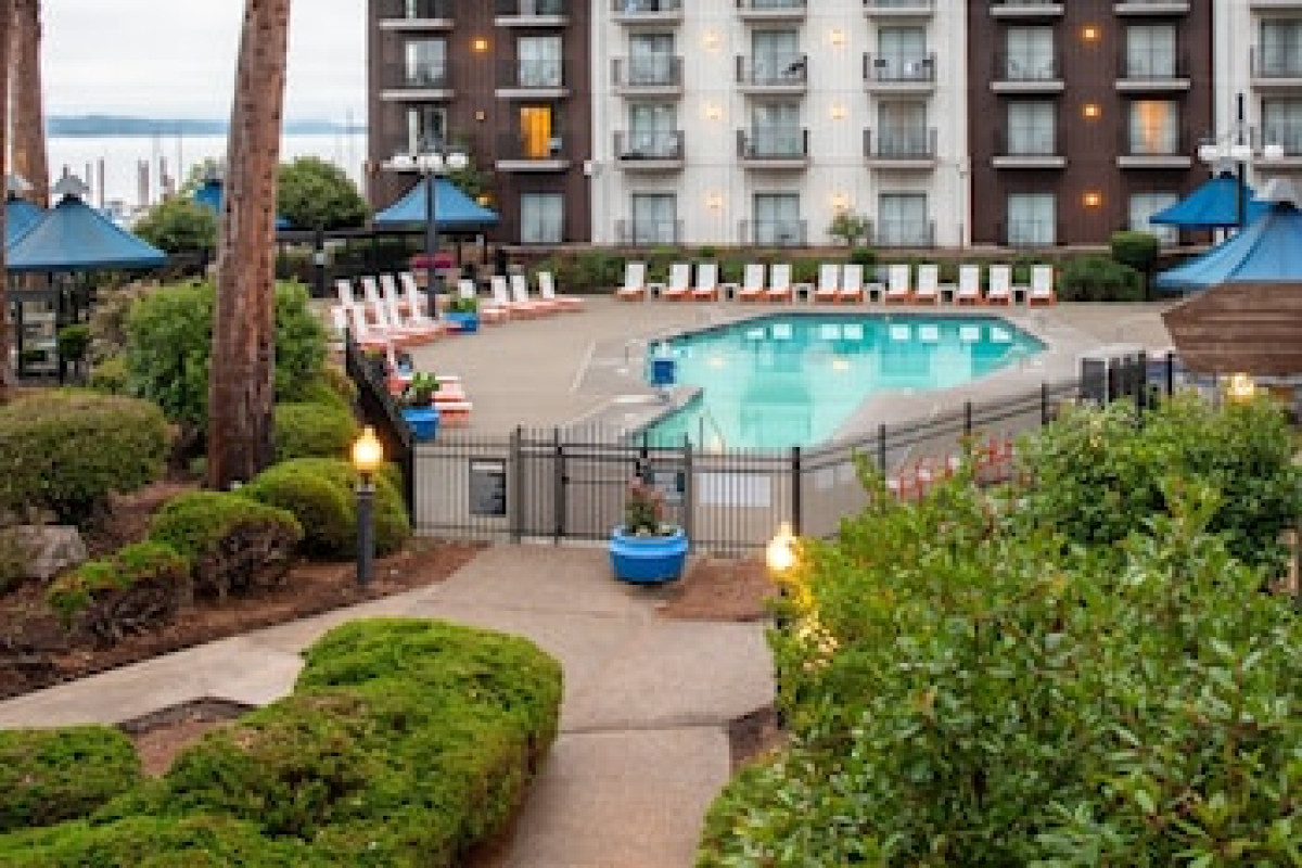 HOLIDAY INN PORTLAND COLUMBIA RIVERFRONT