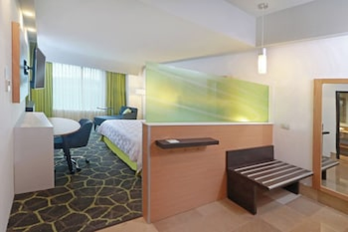 HOLIDAY INN QUERETARO ZONA KRYSTAL