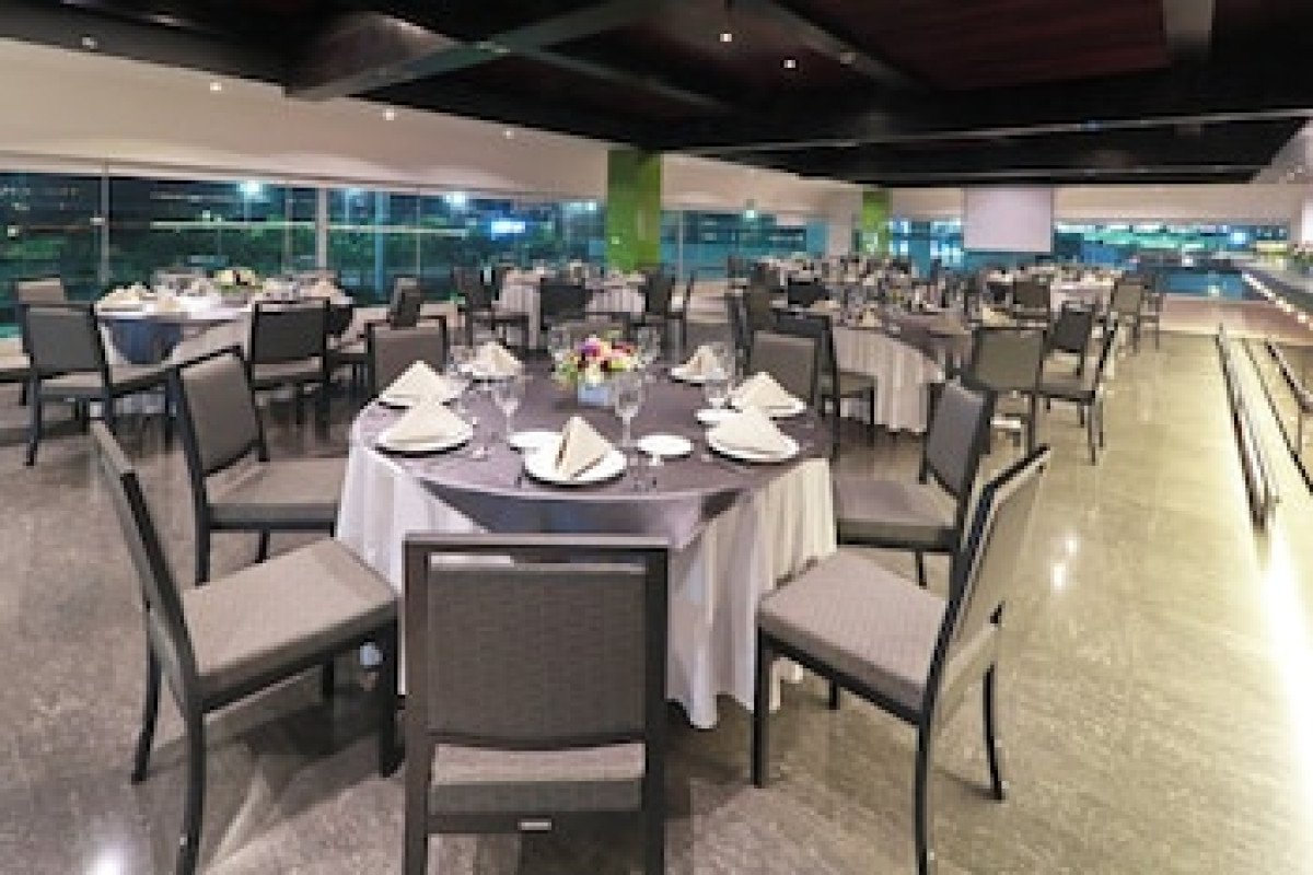 HOLIDAY INN QUERETARO ZONA KRYSTAL