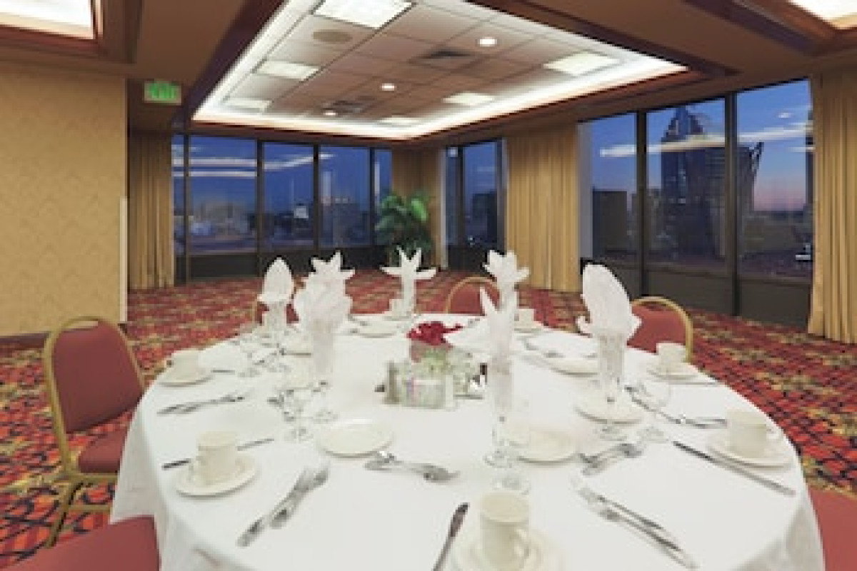 HOLIDAY INN SACRAMENTO DOWNTOWN-ARENA