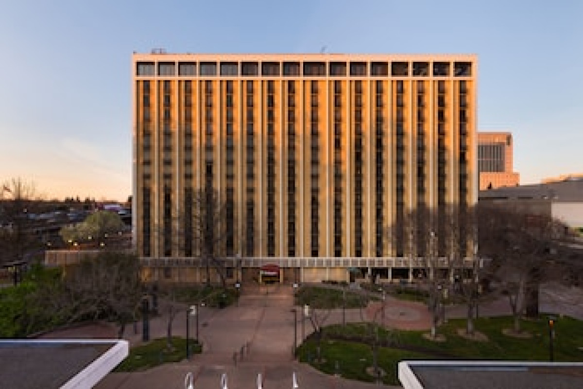 HOLIDAY INN SACRAMENTO DOWNTOWN-ARENA