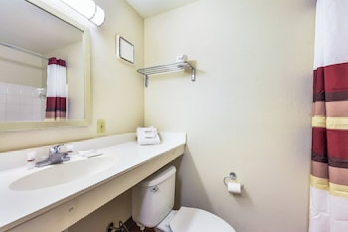 HOMETOWNE STUDIOS BY RED ROOF DALLAS - NORTH ADDISON/ TOLLWAY