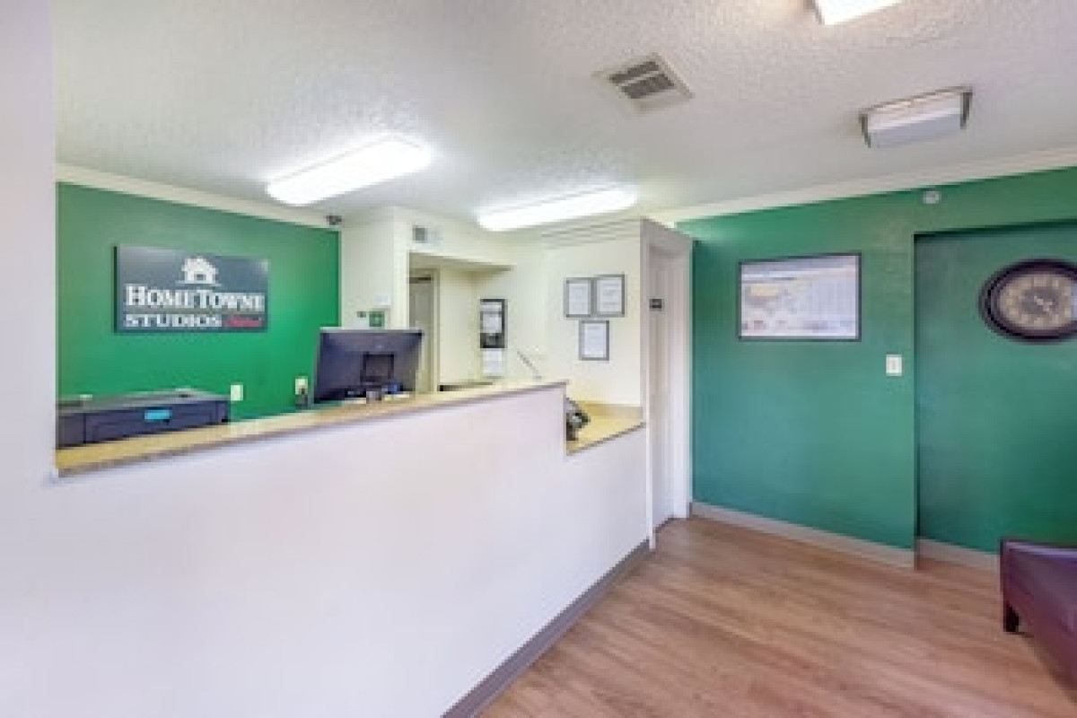 HOMETOWNE STUDIOS BY RED ROOF DALLAS - NORTH ADDISON/ TOLLWAY
