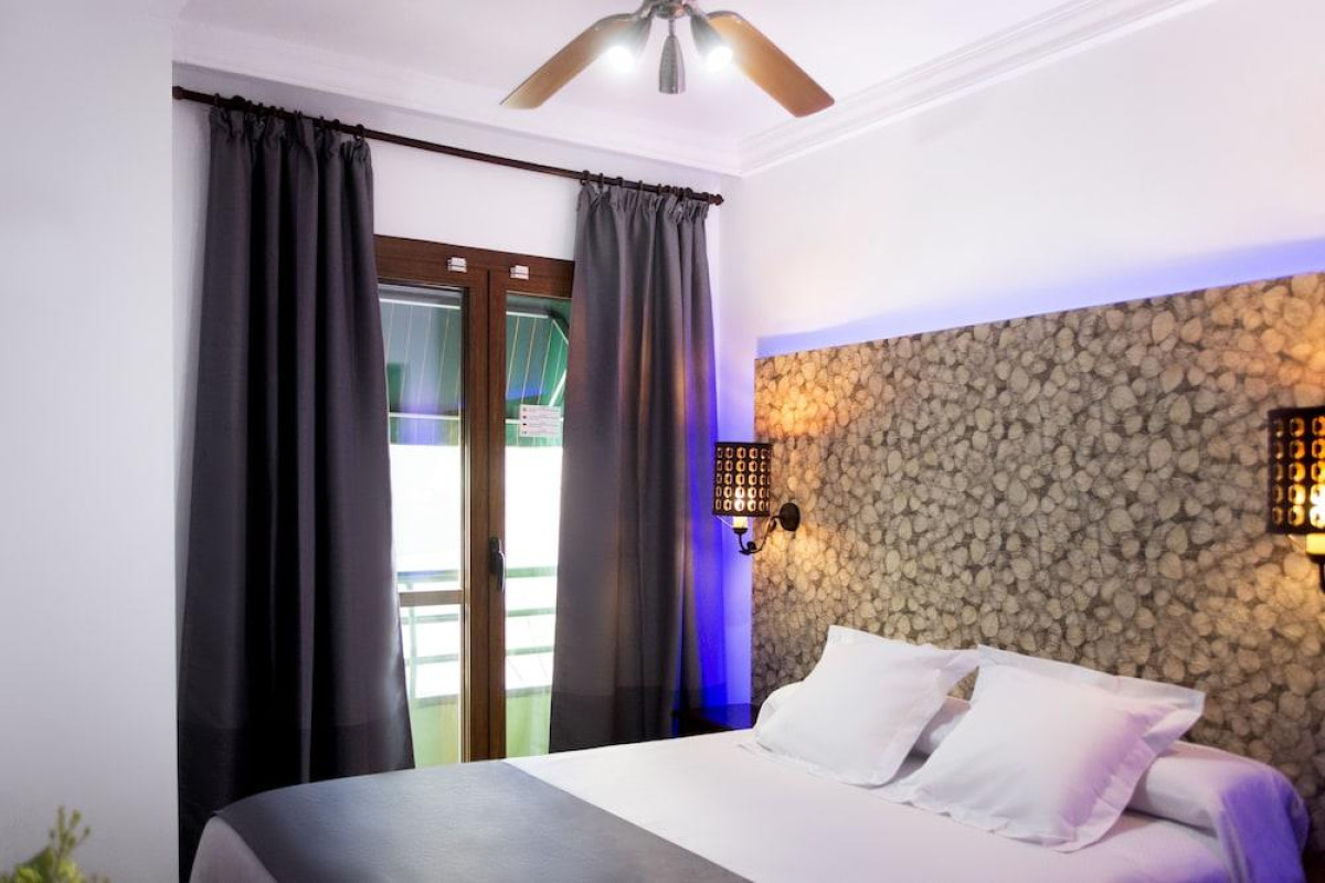 HOSTAL ALHAMBRA