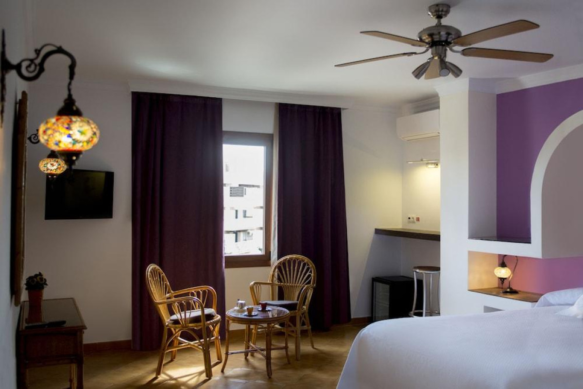 HOSTAL ALHAMBRA