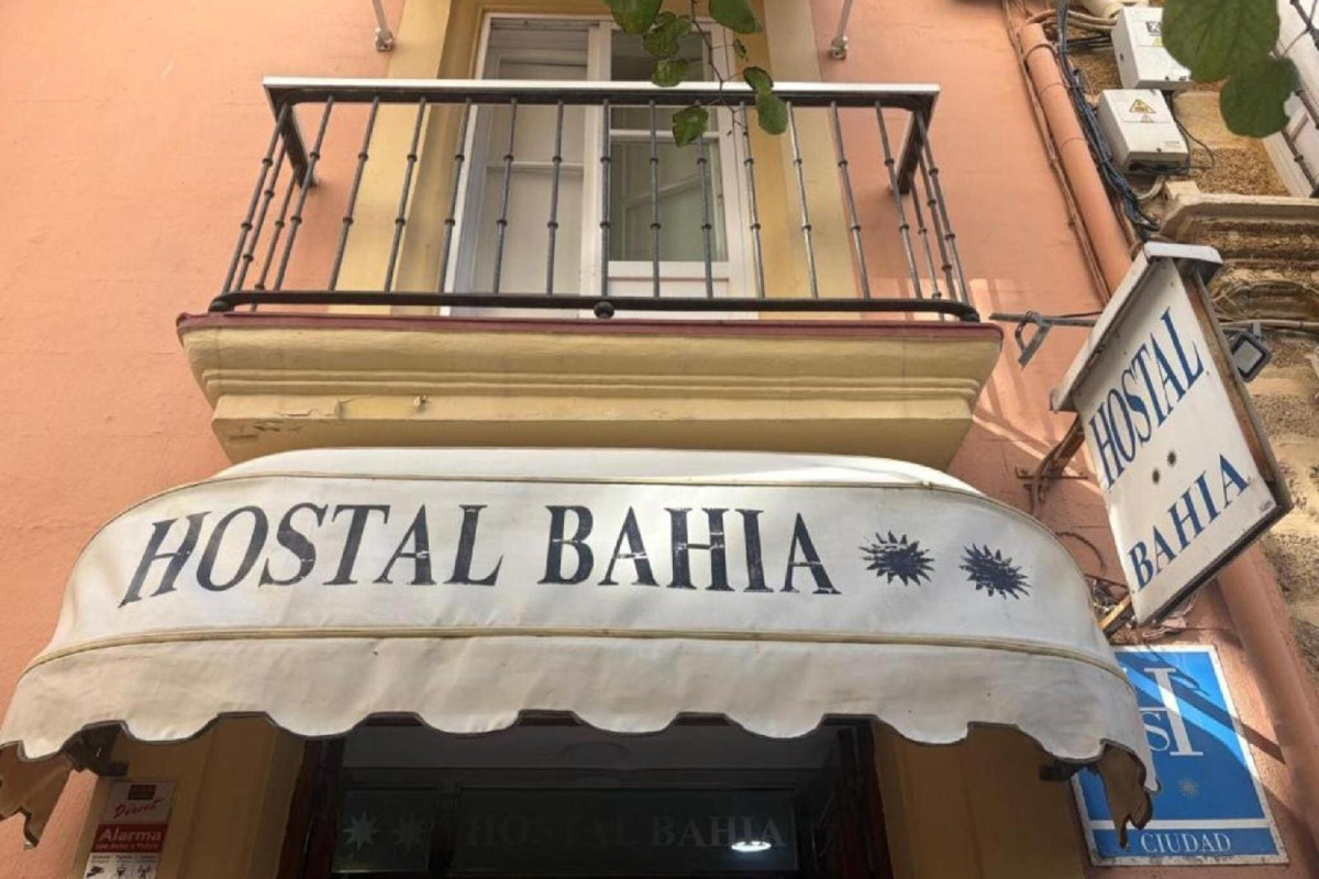 HOSTAL BAHIA