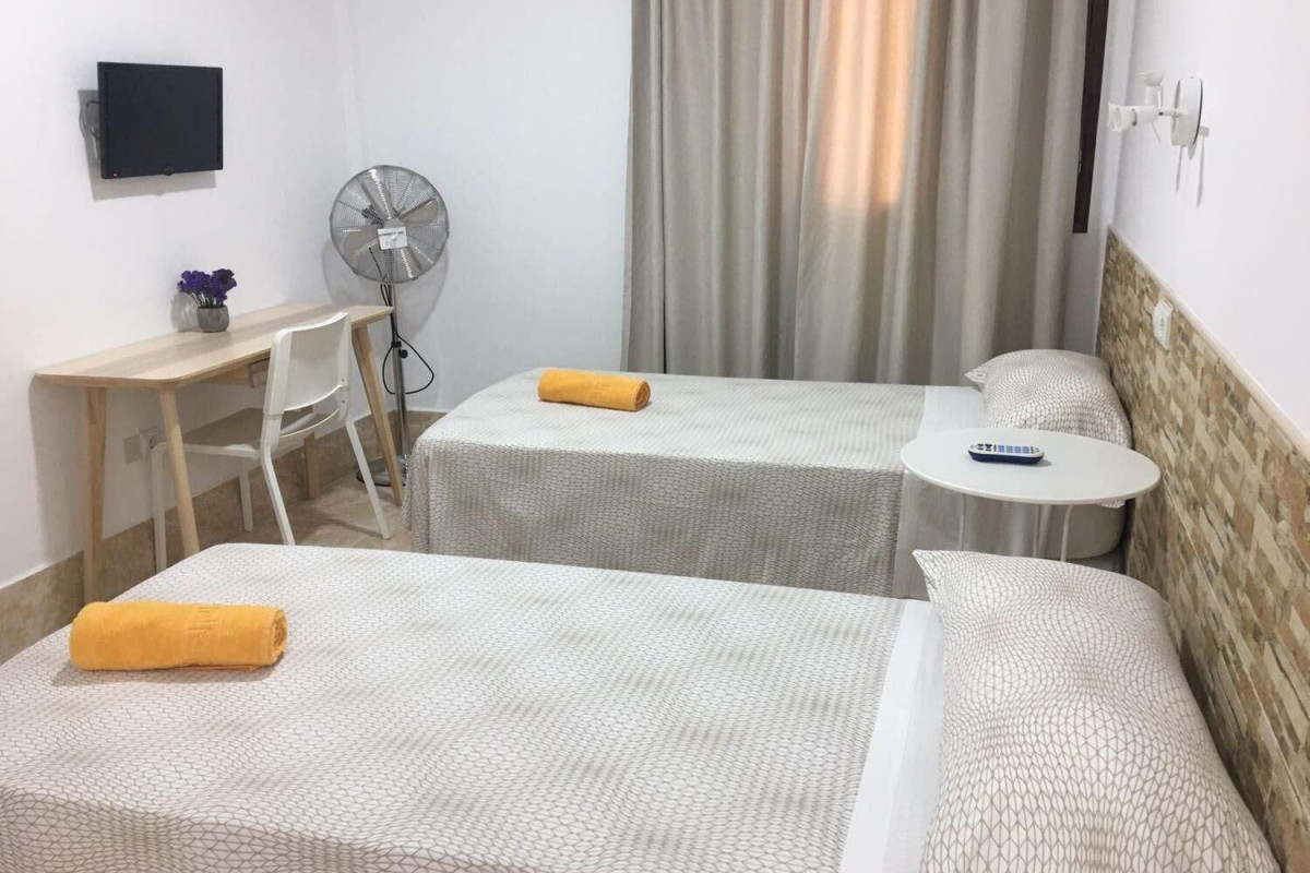 Hostal Residencia Cardona