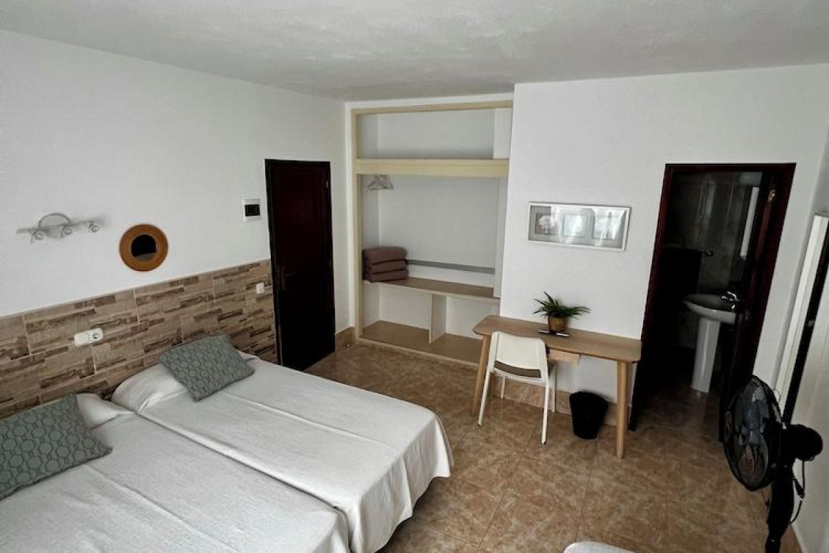 Hostal Residencia Cardona