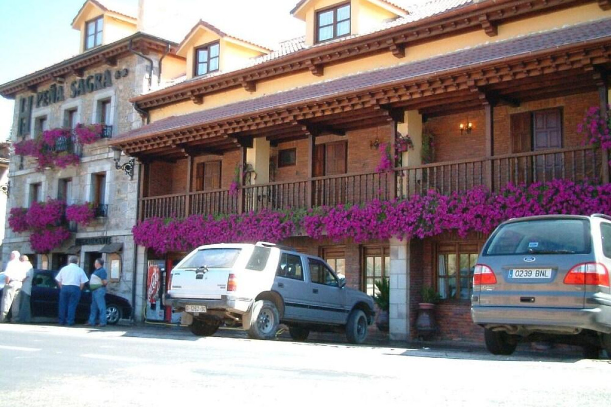 Hosteria Peña Sagra