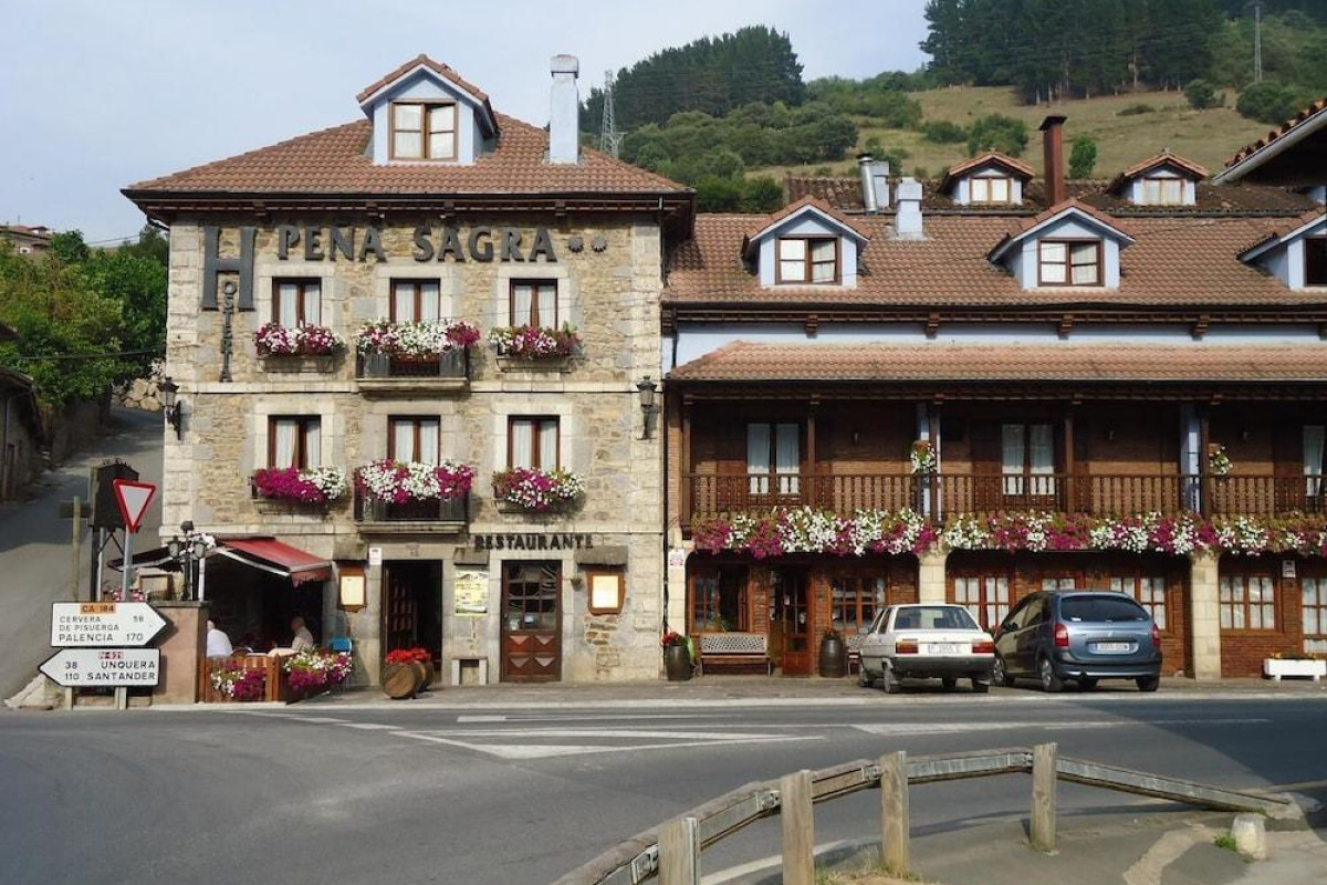 Hosteria Peña Sagra